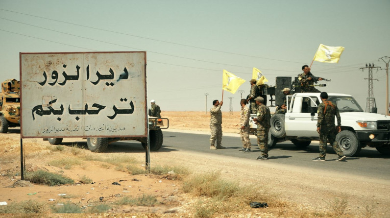 النظام السوري ينسحب من دير الزور ويسلمها لميليشيات PKK/PYD الإرهابية